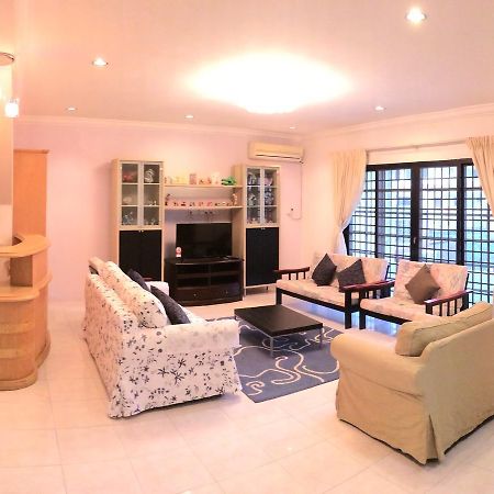 Golden Swan Sibu Homestay Экстерьер фото